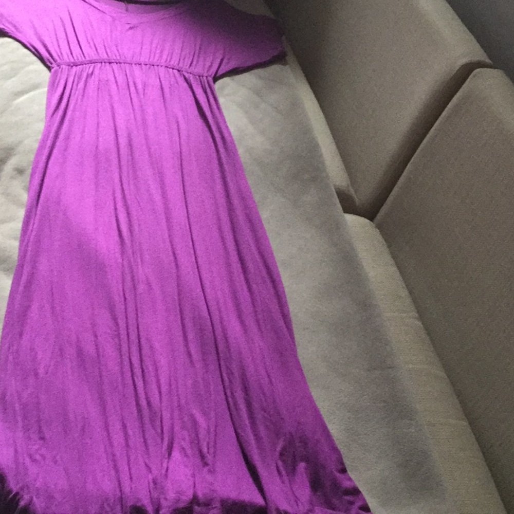 MAGENTA SHORTSLEEVED MAXI DRESS/CUT-OUT SHOULDERS